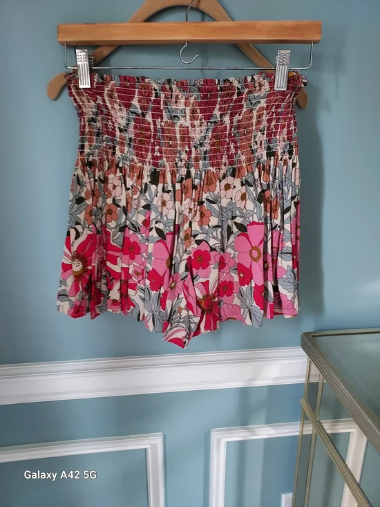 NATURAL LIFE Pink Floral Casual Shorts Set. Top XSMALL and Shorts SMALL - Picture 3 of 3